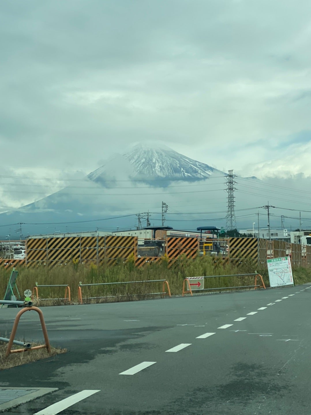 本日富士山は雪化粧中